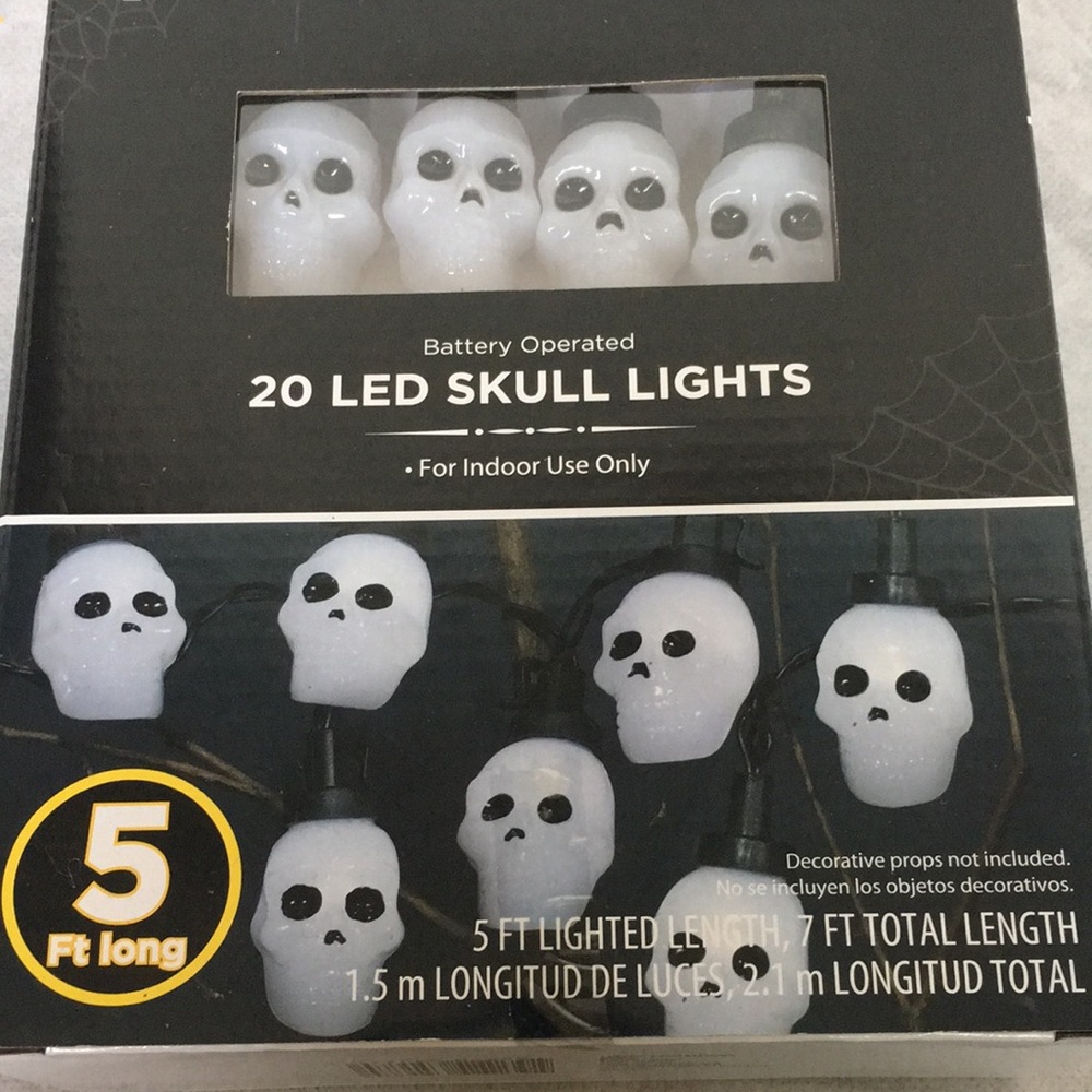NWT New Box of 20 LED Skull Lights